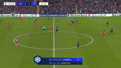 皇马在国家德比后失利，阿隆索面临下课危机，巴萨趁机领跑，西甲争冠形势严峻。