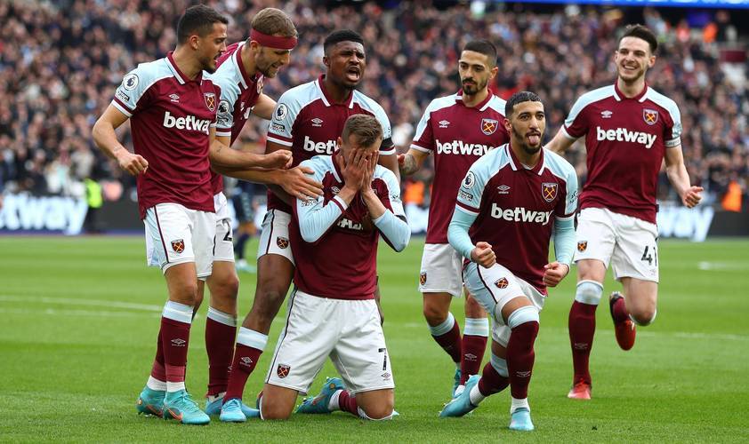 记者：孔蒂和那不勒斯的关系依然紧张，后者已经接触莫塔