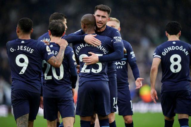 巴塞罗那理发师：欧洲杯期间，费尔明专门打电话让我给他理发