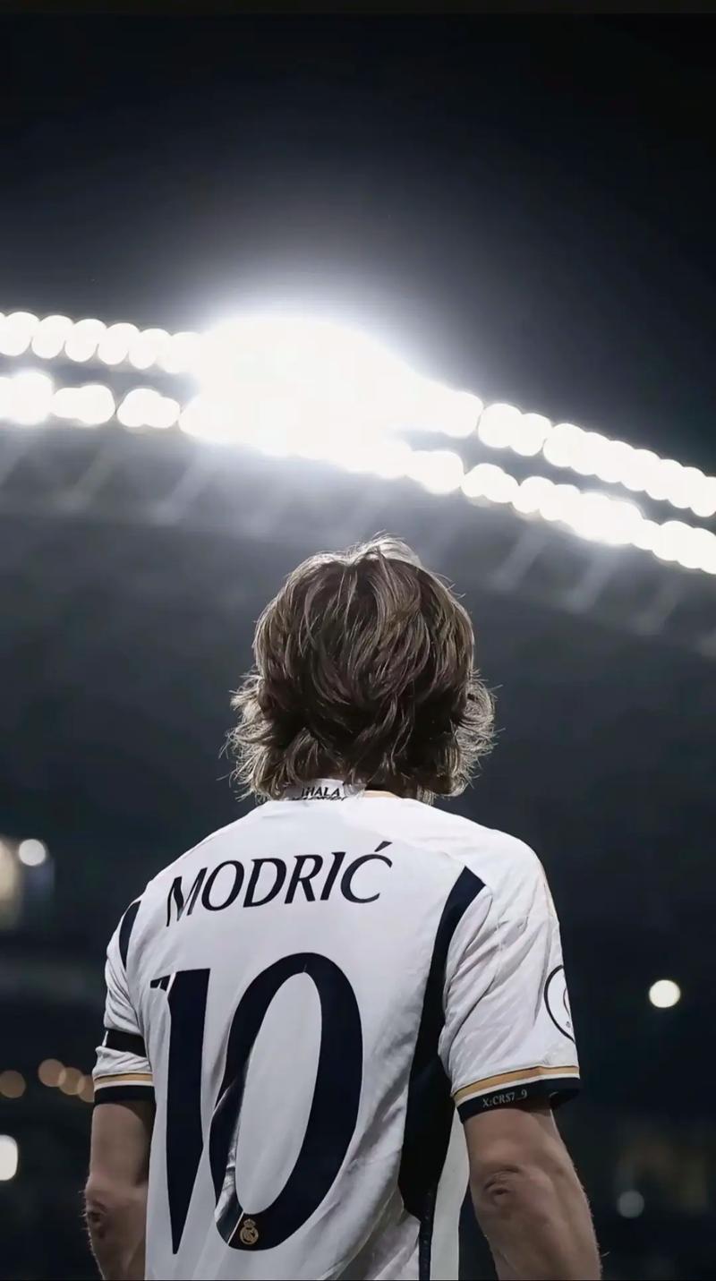 迈尼昂在加比亚社媒动态下留言，后者回复：请续约